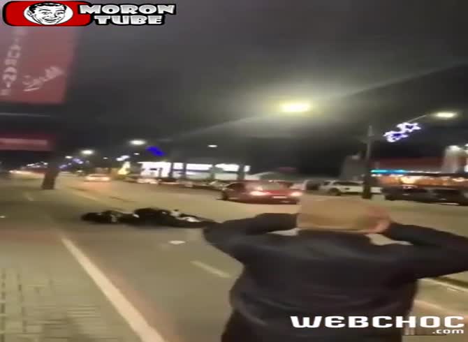 Video :Karma for a Brazilian motorbike thief